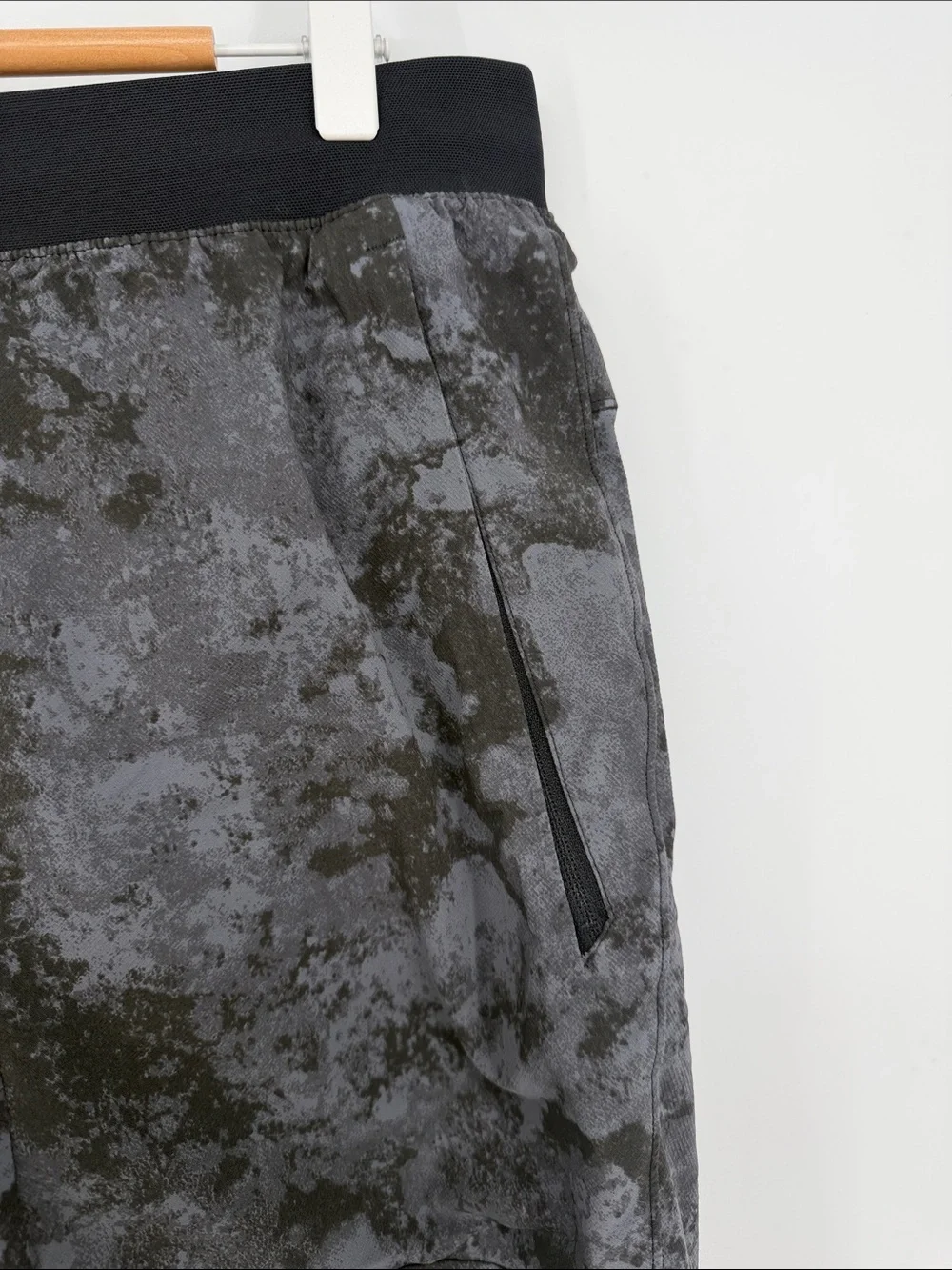 Lululemon License to Train Linerless Shorts 7” Camo XL